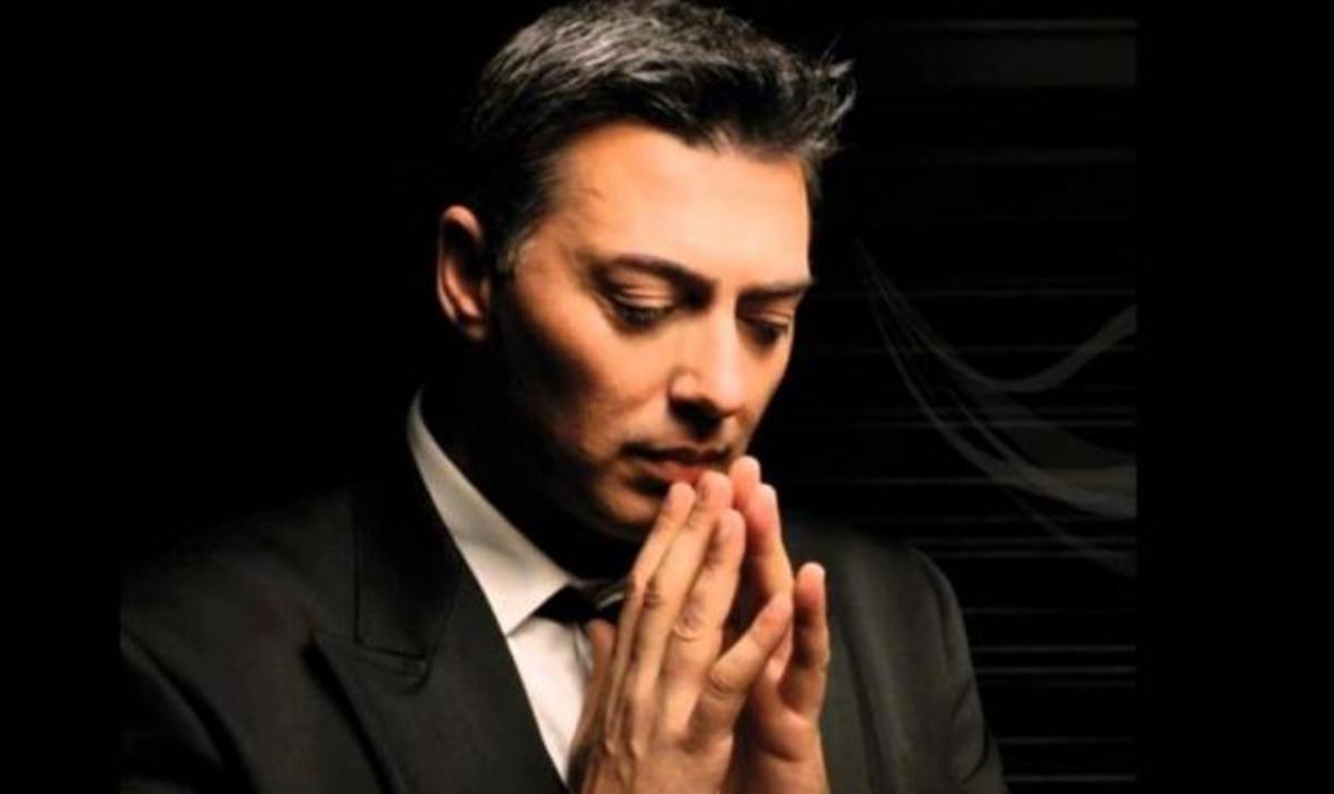 Σάλος από τη φράση Μακρόπουλου στην Αλβανική τηλεόραση: Οι Έλληνες είναι τεμπέληδες! Τι απαντά ο τραγουδιστής