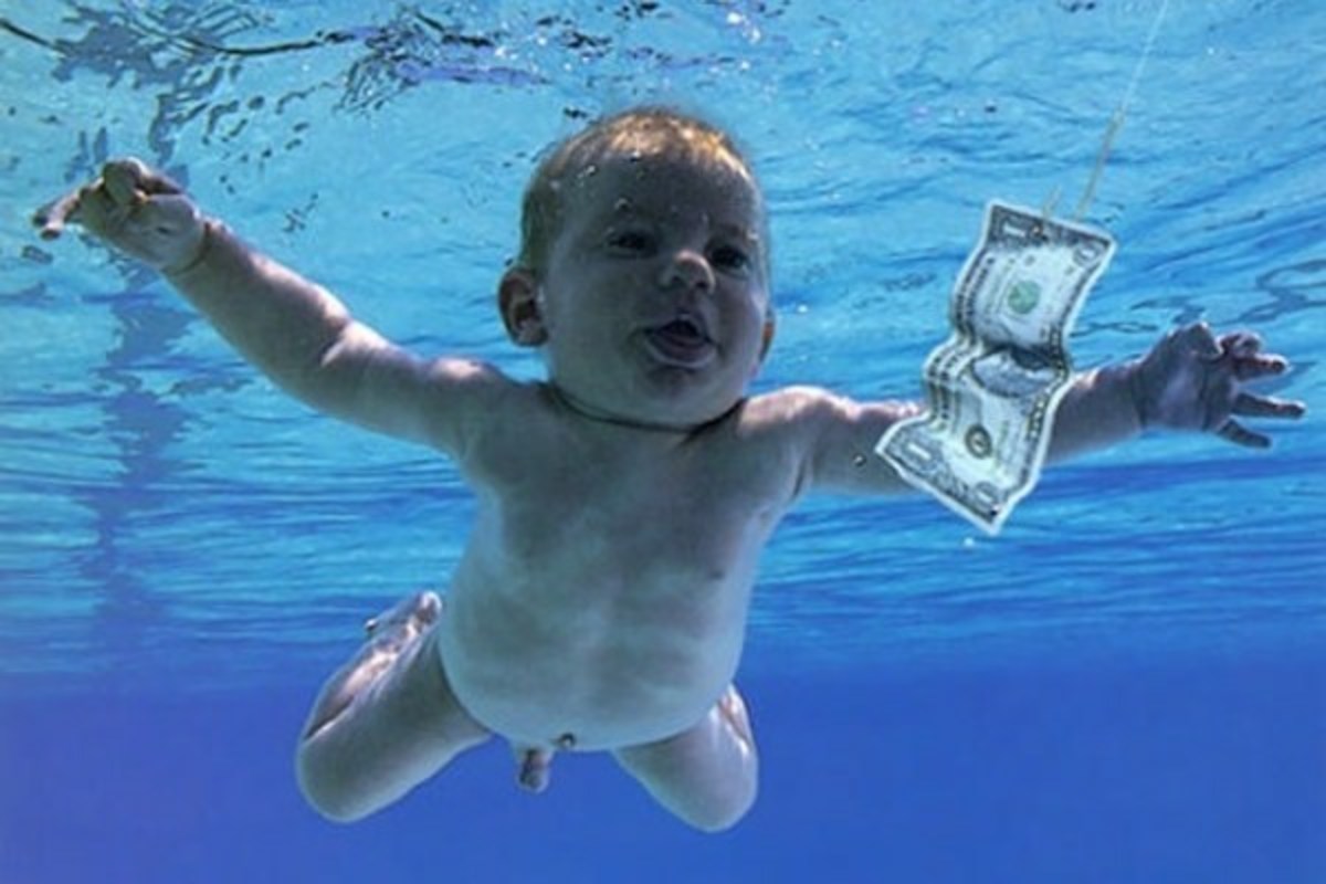 Το μωρό από το εξώφυλλο του Nevermind των Nirvana βγάζει την ίδια φωτογραφία 25 χρόνια μετά [pics]