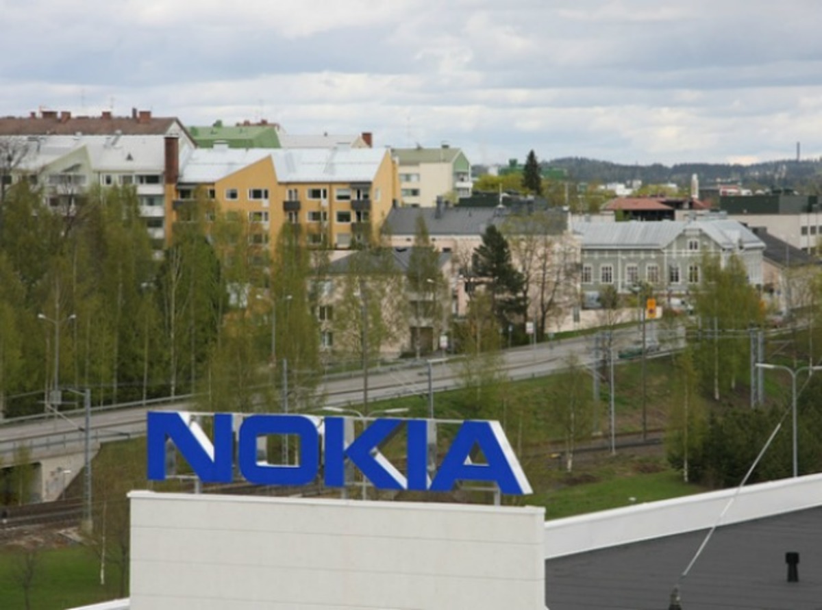 “Πόρτα εξόδου” σε 10.000 εργαζόμενους της Nokia