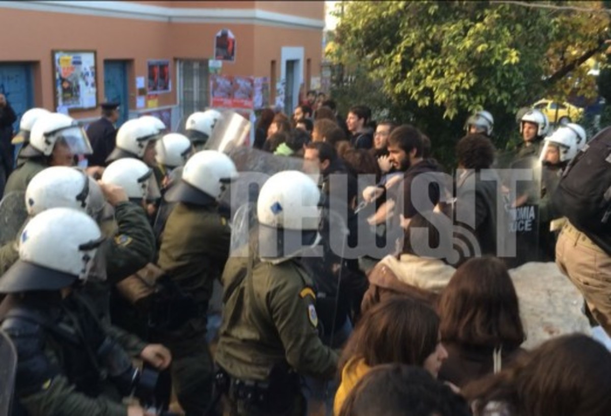 Νομική: Ένταση και δακρυγόνα