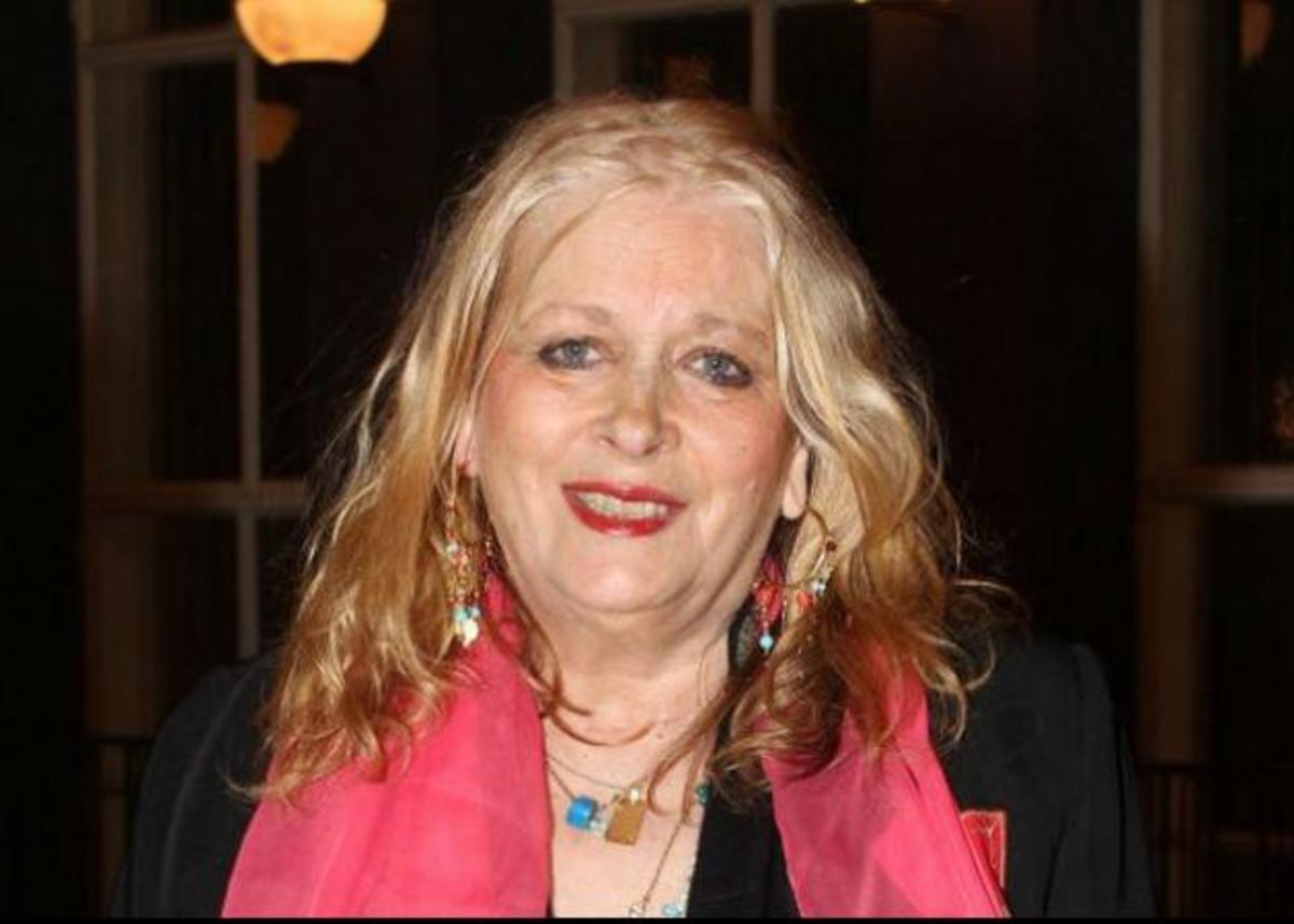 Συγκλονίζει η Νόρα Βαλσάμη: “Είμαι καθηλωμένη από τους πόνους σε έναν καναπέ”