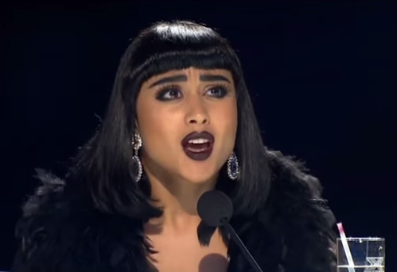 Πρωτοφανής επίθεση σε διαγωνιζόμενο του X Factor! Τον παρομοίασαν με τον πρωταγωνιστή του Psycho