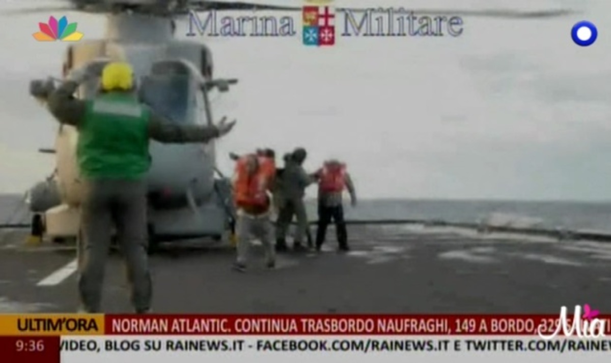 Η στιγμή που αναγνώρισε τον άντρα της σε τηλεοπτικά πλάνα με τους διασωθέντες! Βίντεο