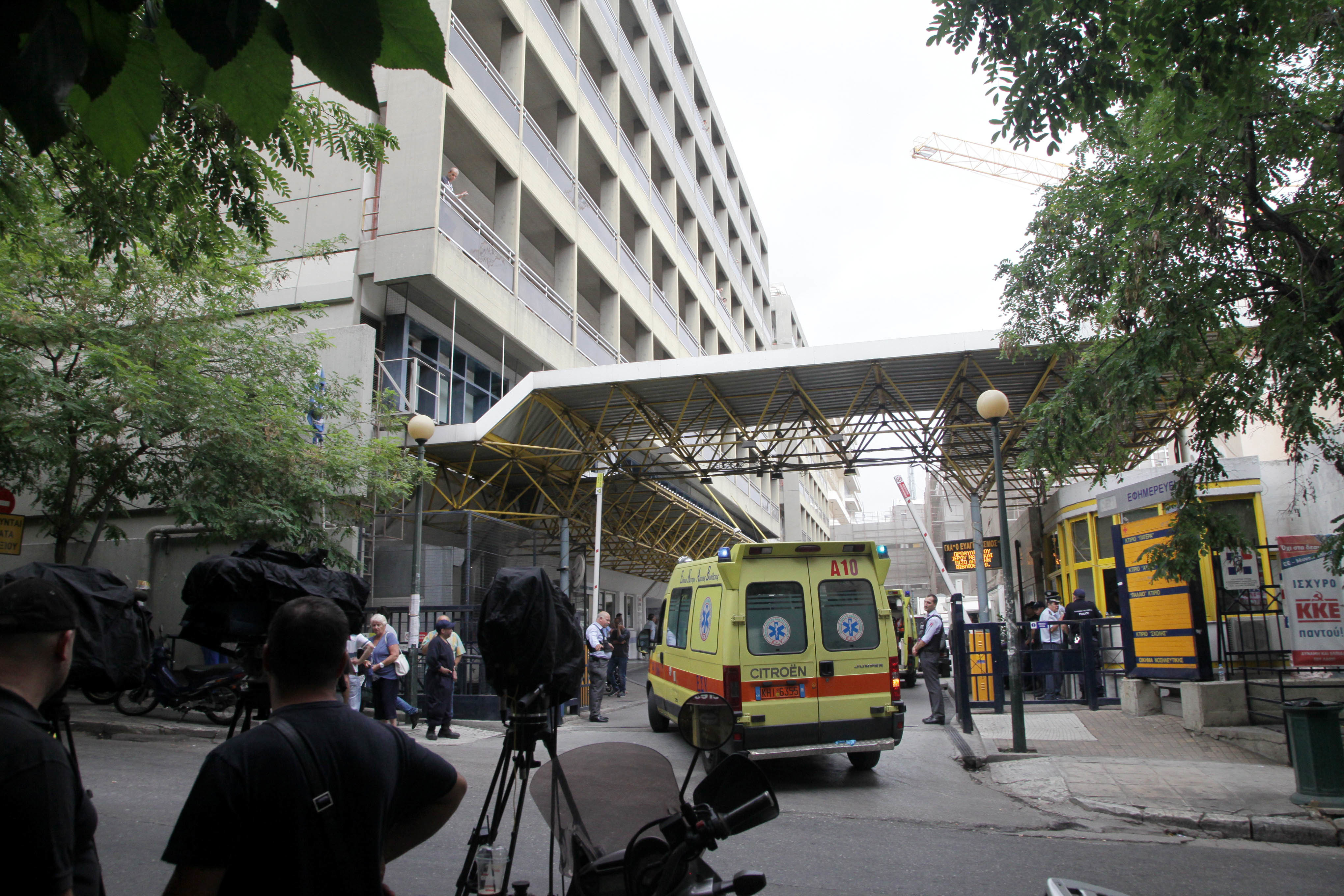 Όπου φύγει – φύγει οι γιατροί από το ΕΣΥ! Γιατί αδειάζουν τα Νοσοκομεία