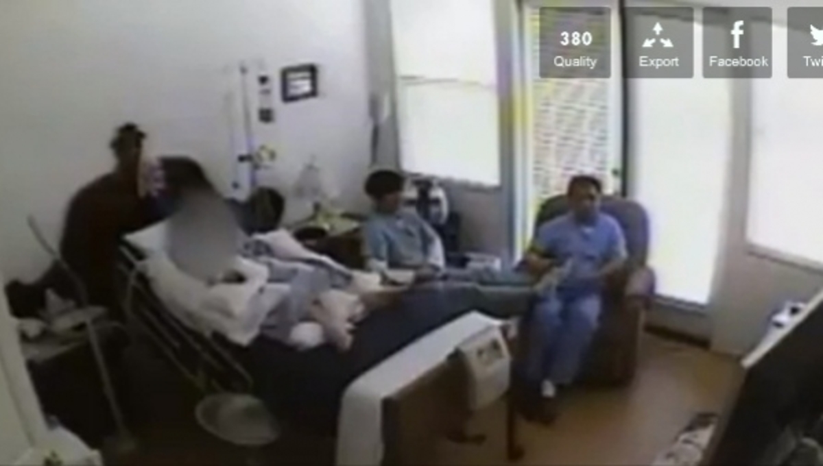 ΒΙΝΤΕΟ ΣΟΚ: νοσοκόμοι ερωτοτροπούν μεταξύ τους και κακοποιούν ασθενή σε κώμα