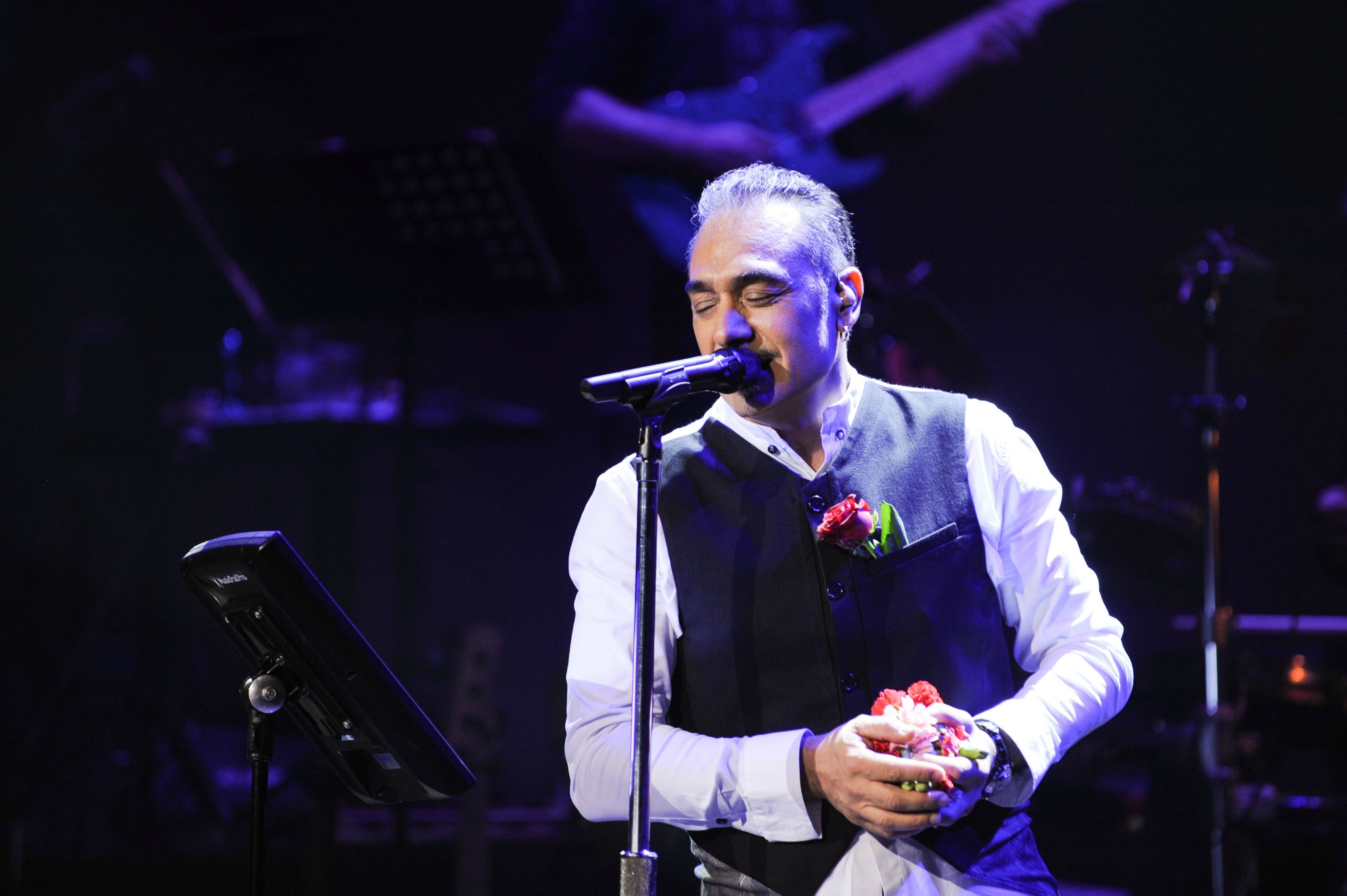 Ποια τραγουδίστρια τάχθηκε υπέρ του Σφακιανάκη για τις δηλώσεις του σχετικά με τη Χρυσή Αυγή;