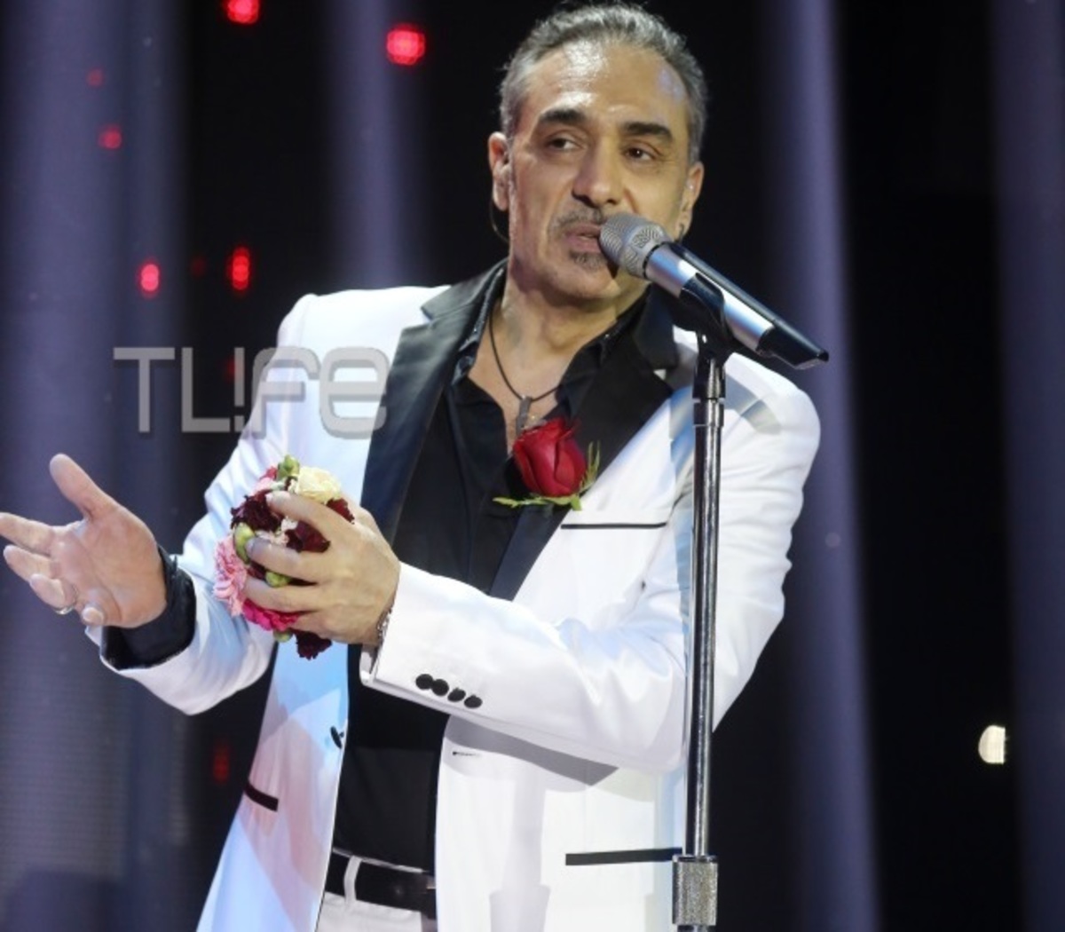 Δείτε την κούκλα σύζυγο του Νότη Σφακιανάκη