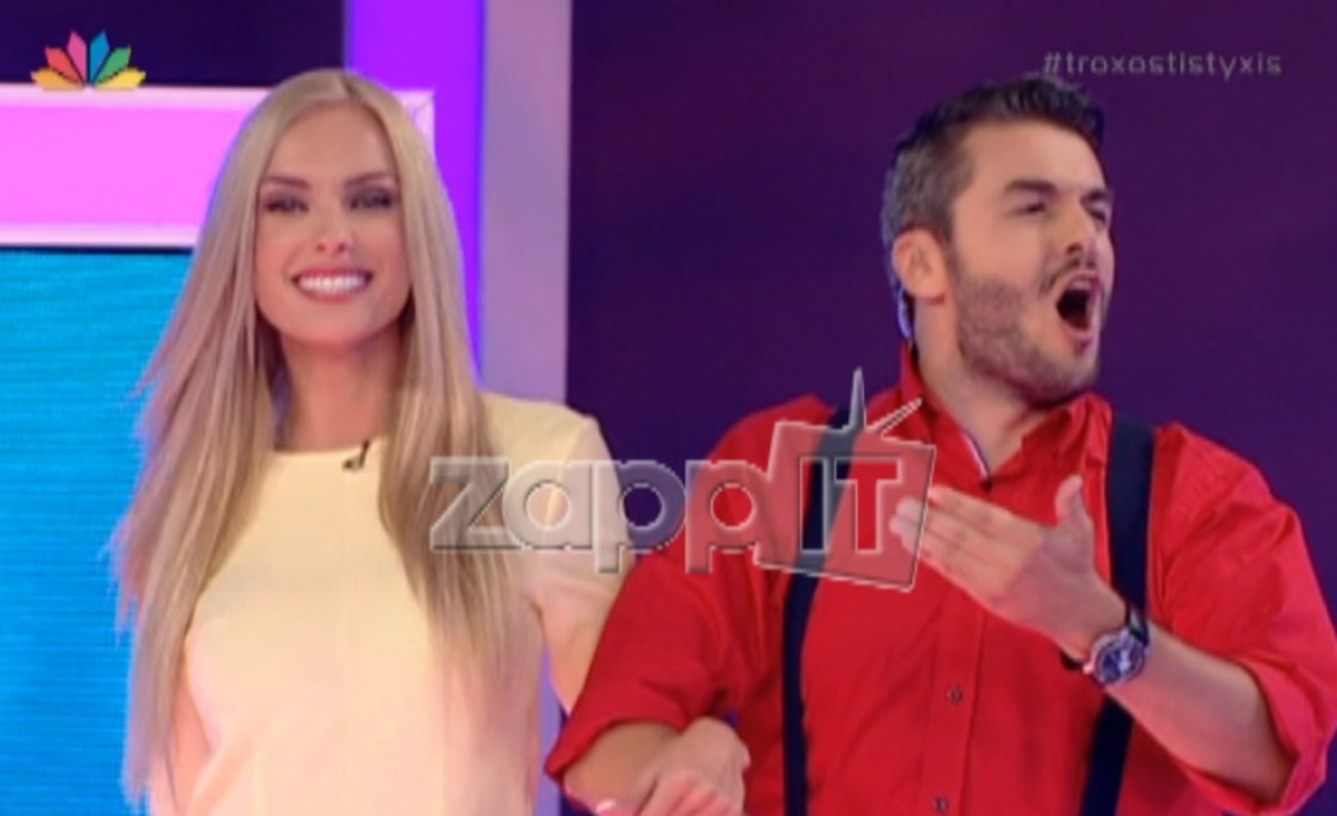 «Ανάψε φωτιές» το σούπερ μίνι της Τζούλιας Νόβα!