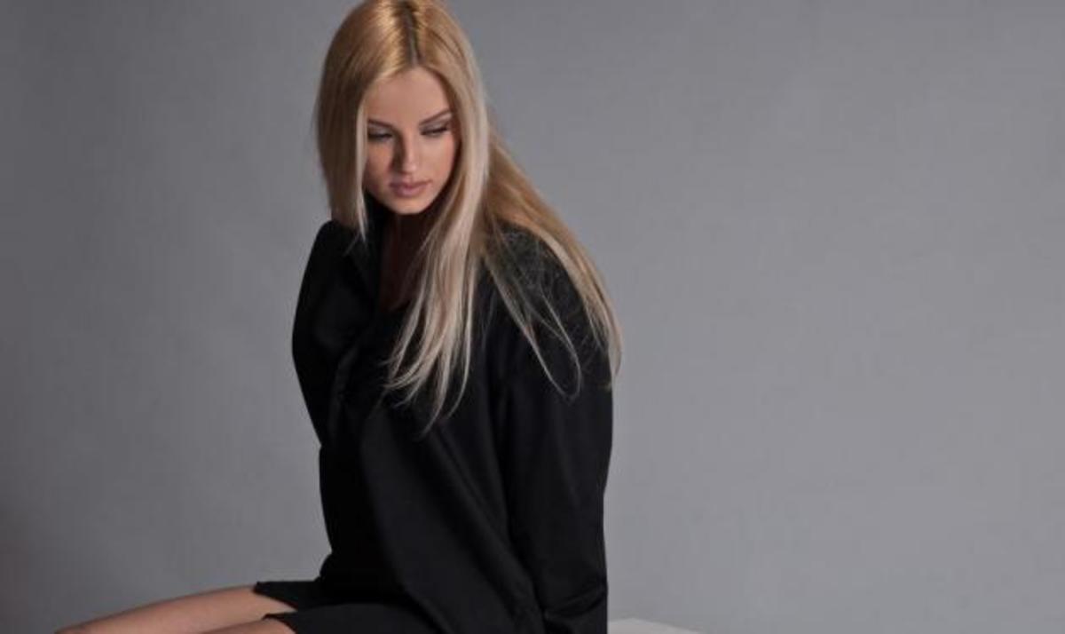 Δούκισσα Νομικού – Τζούλια Νόβα: Οι δυο ξανθιές μαζί! Μοιάζουν;