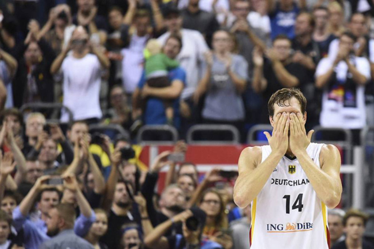 Eurobasket 2015: Το συγκινητικό αντίο του Νοβίτσκι! Έκλαψε ο Γερμανός Θρύλος (VIDEO)