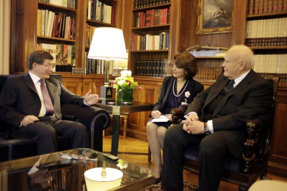 Ποιοι είναι οι στόχοι Νταβούτογλου στην Αθήνα