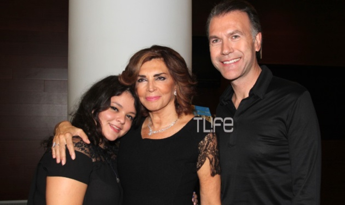 Δεν ξεκολλάει ο Σωτήρης Πολύζος από το πλευρό της Μιμής Ντενίση!