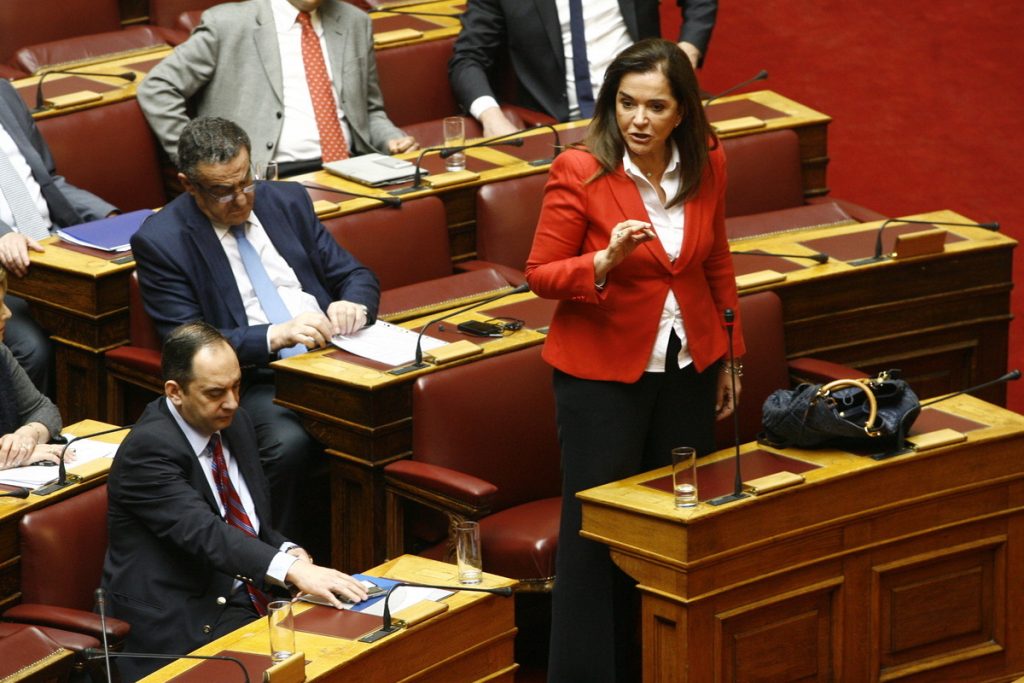 Ντόρα Μπακογιάννη: «Να παραιτηθεί τώρα ο κ. Βαρουφάκης»