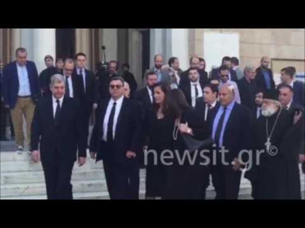 Συντετριμμένη η Ντόρα Μπακογιάννη