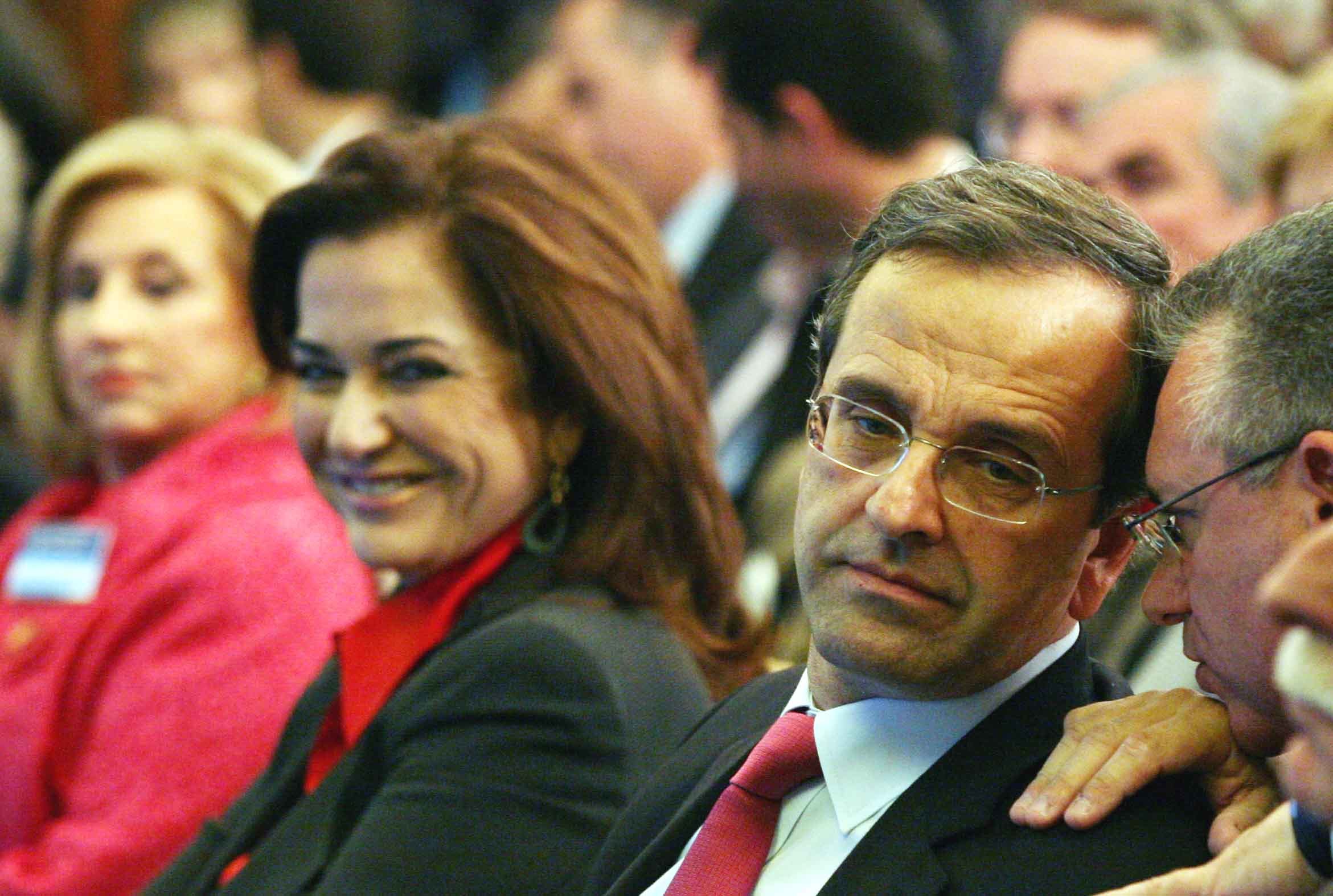 Σκληρή απάντηση της Ντόρας στον Α. Σαμαρά