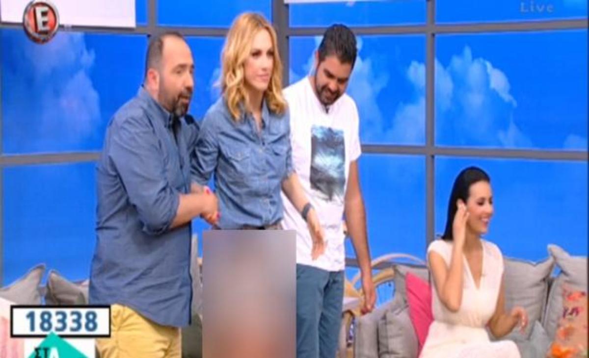 Η κοντή φούστα και τα καλλίγραμμα πόδια της Ντορέττας προκάλεσαν αναστάτωση στο πλατό!