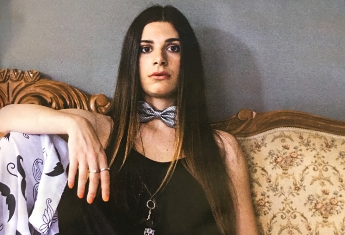 Έπιασε τη Νωαίνα από τον λαιμό και την έφτυνε!