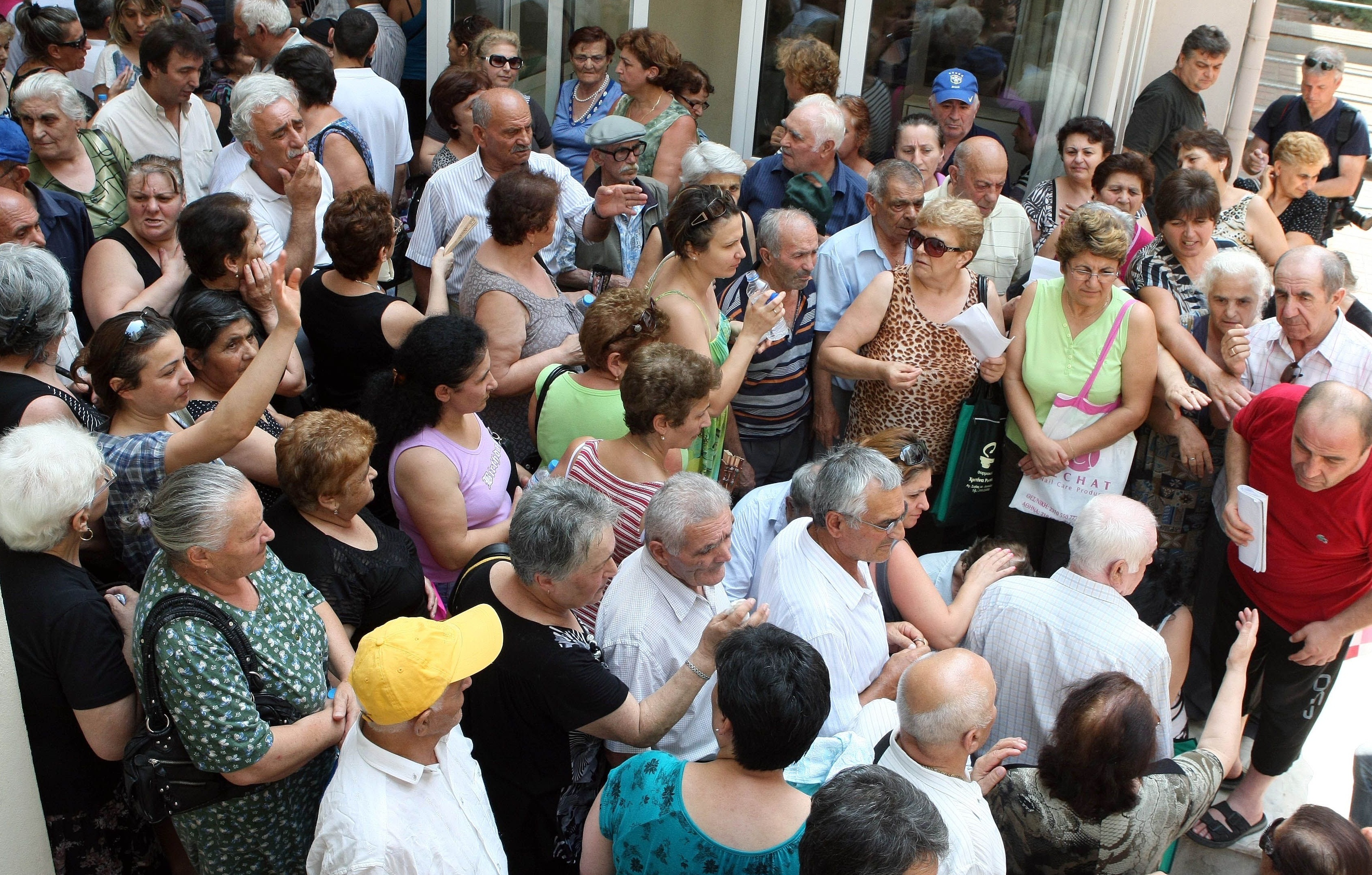 Τη Δευτέρα σύνταξη και δώρο στους δικαιούχους του ΟΓΑ