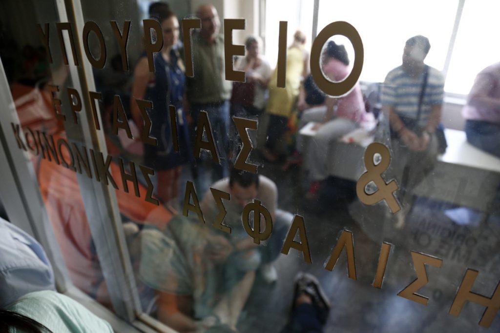 ΟΑΕΕ: Πιστώθηκε η 2η δόση της σύνταξης που θα “σηκώσουν”… σε δόσεις!