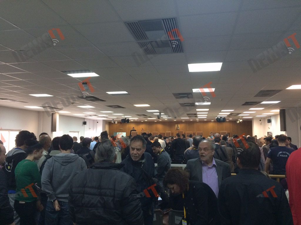 Υπό κατάληψη ο ΟΑΕΕ στην Ακαδημίας – ΦΩΤΟ