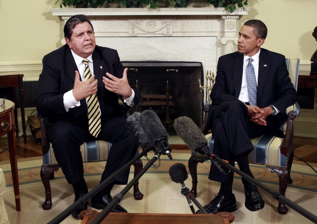 Ο πρόεδρος Ομπάμα και ο πρόεδρος του Περού Άλαν Γκαρσία. ΦΩΤΟ REUTERS