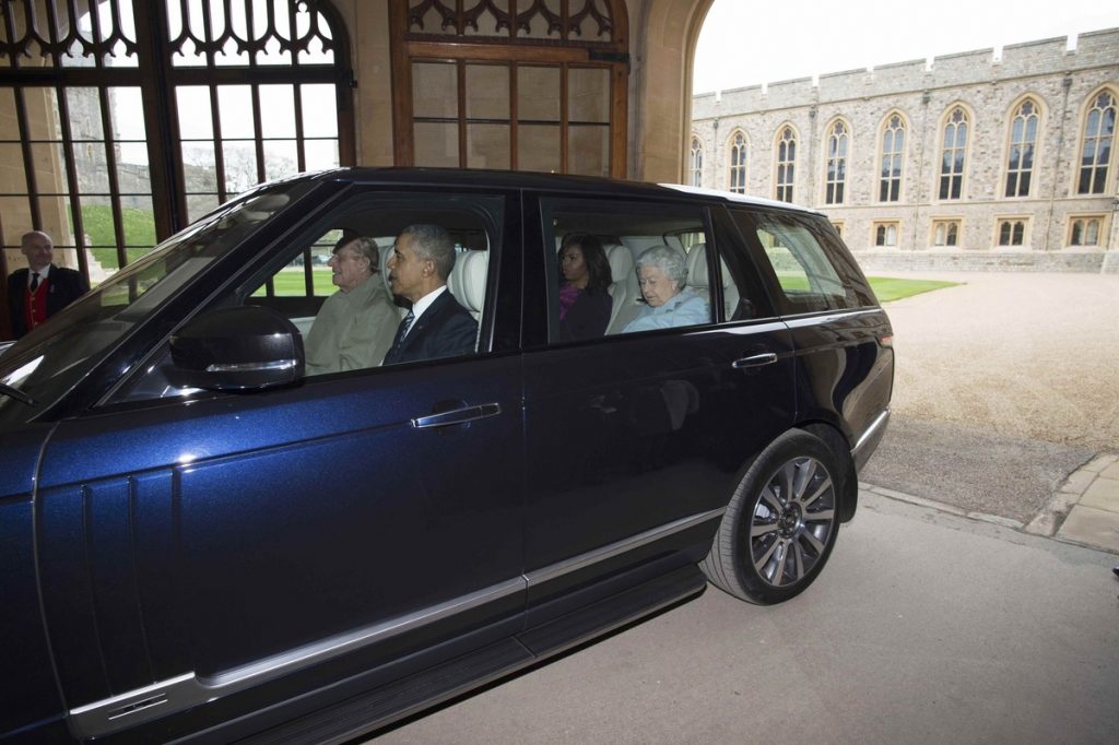 “Τα χρειάστηκε” η Μισέλ Ομπάμα όταν είδε ποιός θα οδηγούσε το αυτοκίνητο της Βασίλισσας!