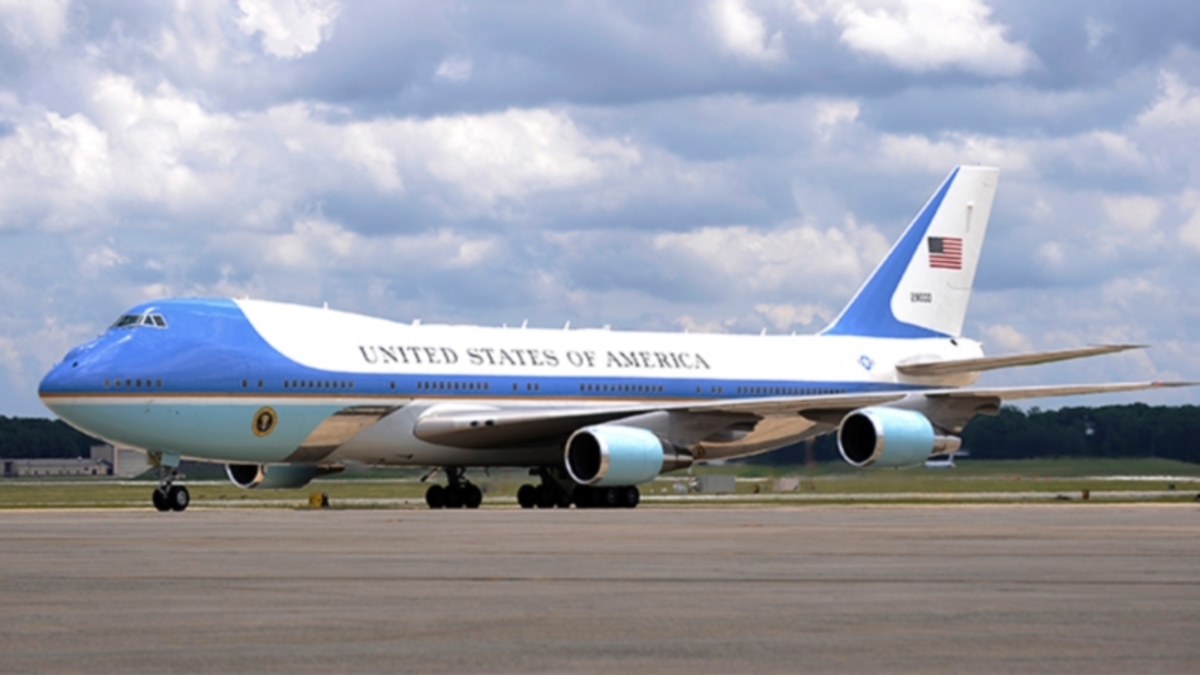 Χάκερ κατέρριψε το αεροπλάνο του Ομπάμα – Χάος στο ίντερνετ!