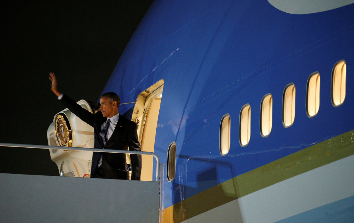 Ο Μπαράκ Ομπάμα αναχωρεί για το τελευταίο ταξίδι του στην Ευρώπη ως πρόεδρος των ΗΠΑ - Φωτογραφία Reuters