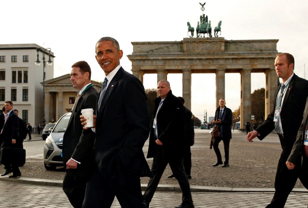 Ομπάμα: Με καφέ στην Πύλη του Βρανδεμβούργου [pics]