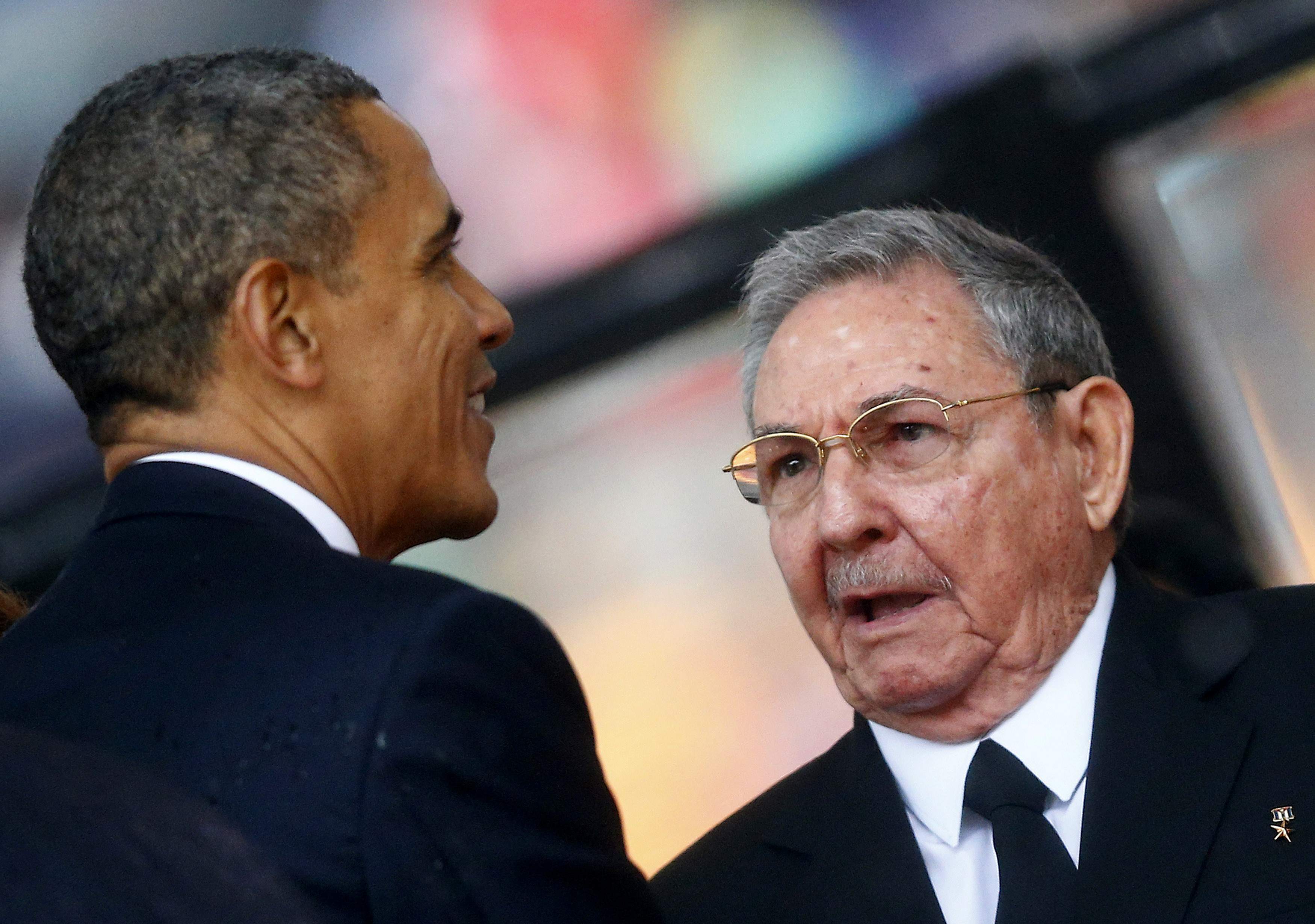 Ιστορική χειραψία: Όταν ο Ομπάμα συνάντησε τον Κάστρο (ΦΩΤΟ, VIDEO)