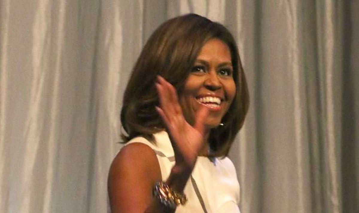 Η Michelle Obama σε ρόλο ξεναγού στην πολυτελή τραπεζαρία του Λευκού Οίκου! Βίντεο