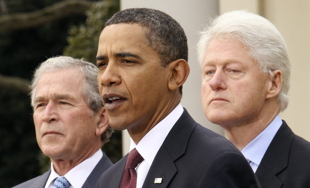 Οι δύο πρώην πρόεδροι δέχτηκαν να ηγηθούν του Ιδρύματος Κλίντον-Μπους για την Αϊτή