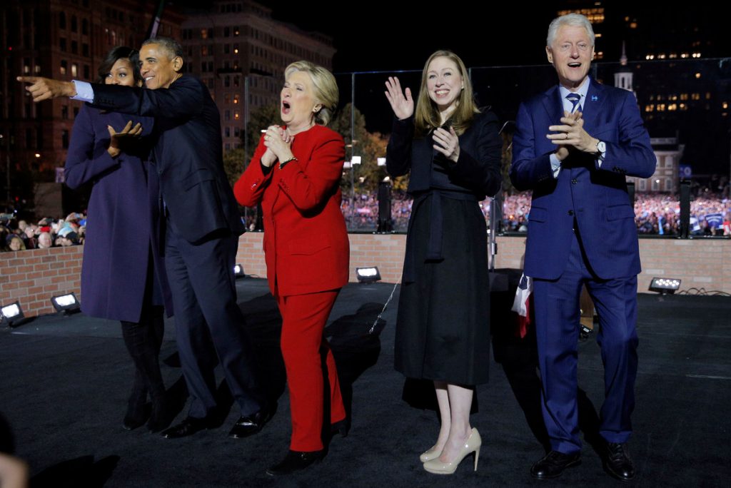 Χίλαρι Κλίντον: Ομπάμα και… stars μαζί της στη σκηνή [pics, vids]
