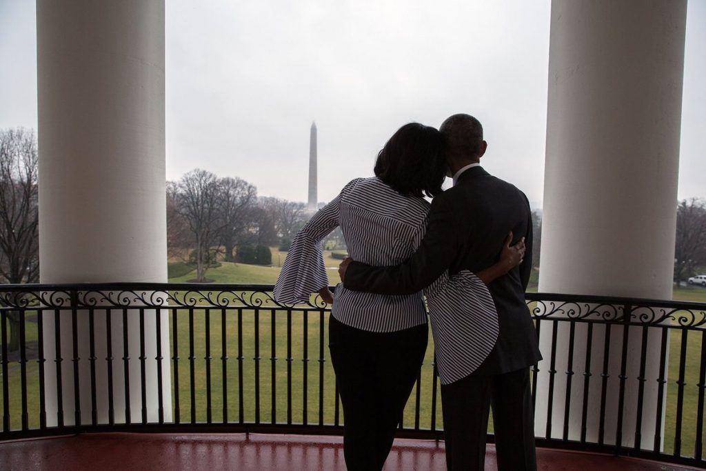 Η τελευταία μελαγχολική βόλτα της Μισέλ Ομπάμα στο Λευκό Οίκο [vid, pics]