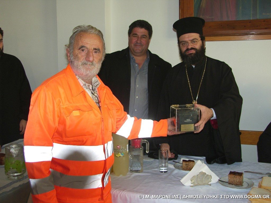 Μητροπολίτης έκανε το τραπέζι στους οδοκαθαριστές