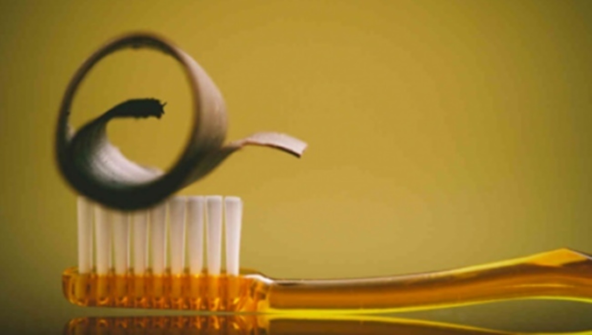 Πώς να φτιάξετε οδοντόκρεμα με σοκολάτα που είναι πιο καλή από τις φθοριούχες