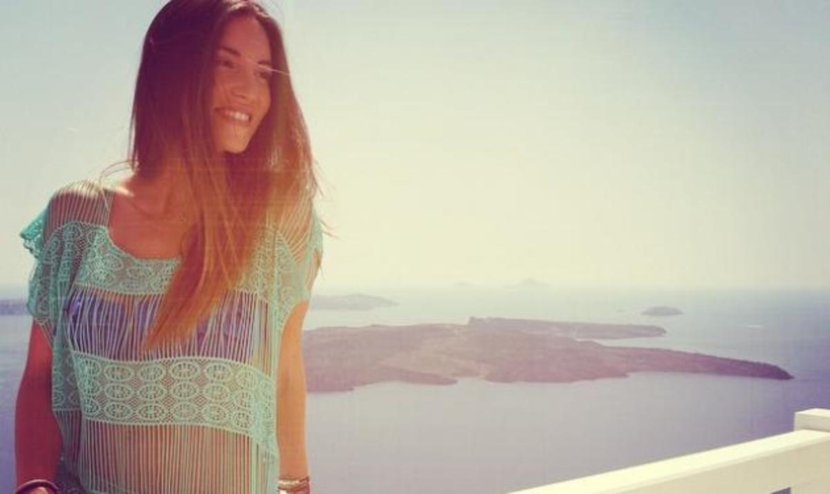 Αθηνά Οικονομάκου: Σέξι εμφάνιση με μαγιό στην πισίνα