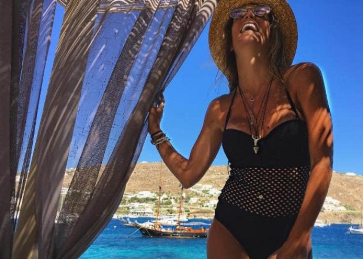 Αθηνά Οικονομάκου: Καλοκαιρινές βουτιές και οι βόλτες στη Μύκονο! ΦΩΤΟ