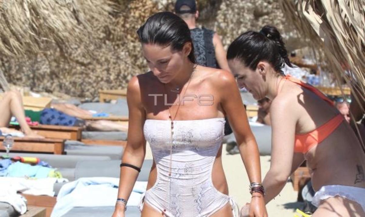Κόλαση στην παραλία της Μυκόνου η Αθηνά Οικονομάκου! ΦΩΤΟ