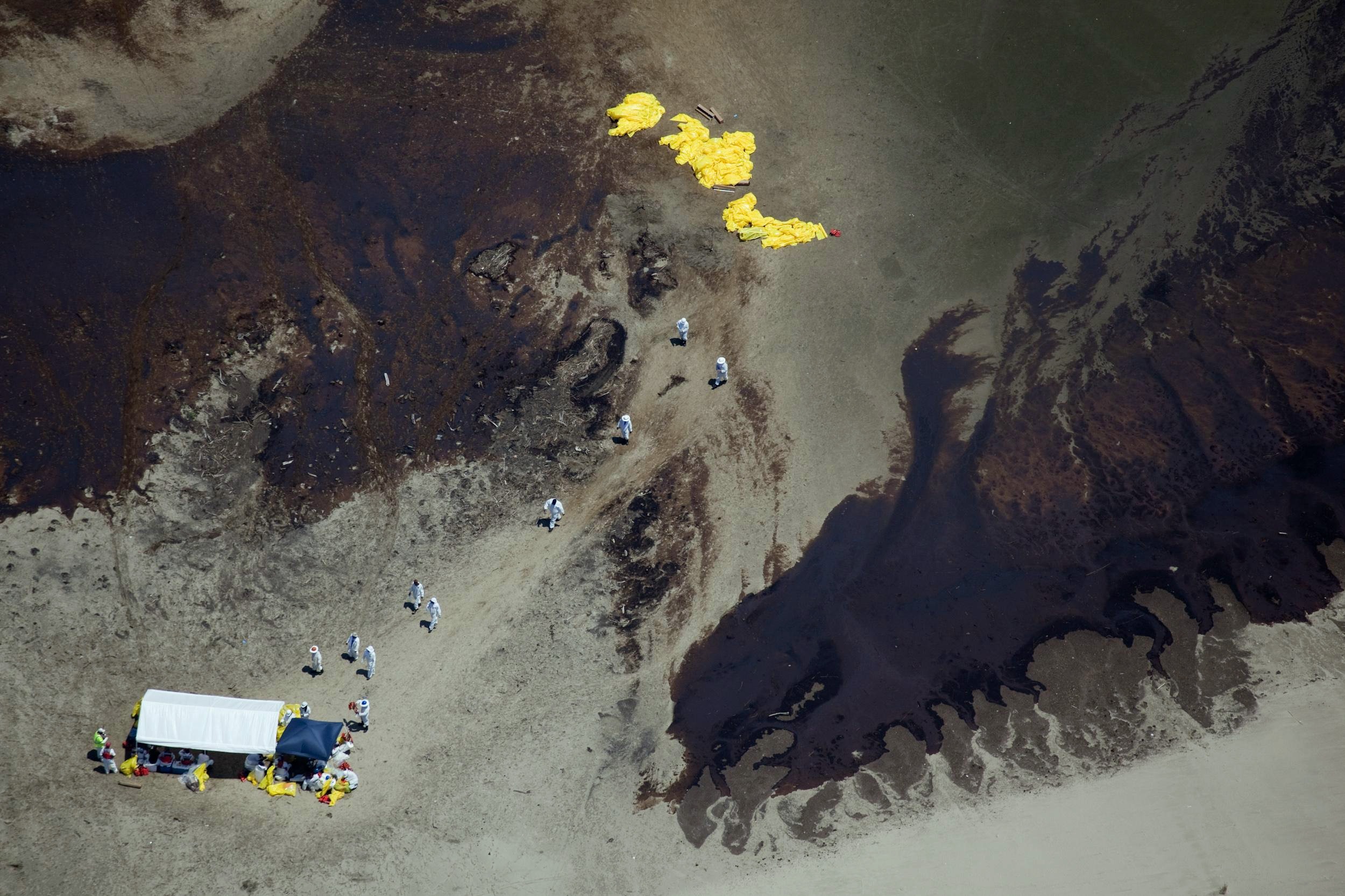 15 апреля 2010. Deepwater Horizon разлив нефти. Нефтяное пятно в мексиканском заливе. Катастрофа Deepwater Horizon в мексиканском заливе. Разлив нефти в мексиканском заливе 2010.