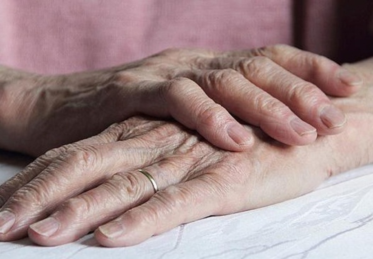 Απίστευτη ταλαιπωρία για 90χρονη με Αλτσχάιμερ – Την οδήγησαν στο κρατητήριο για χρέη προς το Δημόσιο