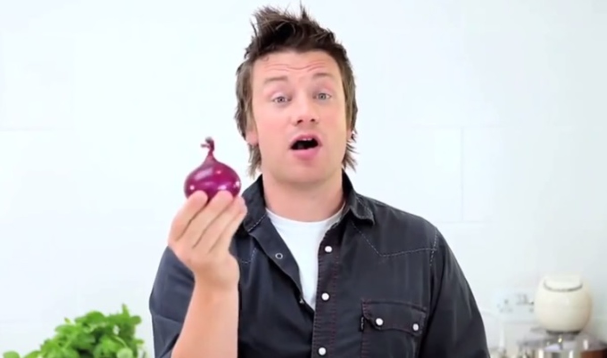 Δε θα πιστεύετε πως έκοψε αυτό το κρεμμύδι ο Jamie Oliver!