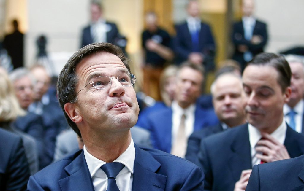 Πολιτική κρίση στην Ολλανδία – Ακύρωσε το ταξίδι στις Βρυξέλλες ο πρωθυπουργός