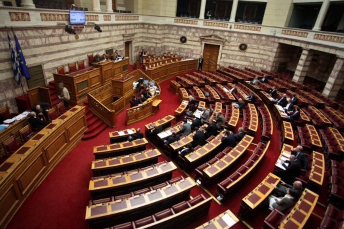 Του… σκασιαρχείου γίνεται στη Βουλή!