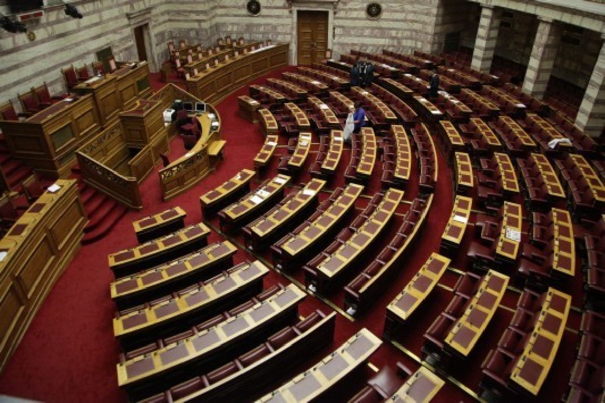 Αύριο στη Βουλή τα προαπαιτούμενα με τη μορφή κατεπείγοντος