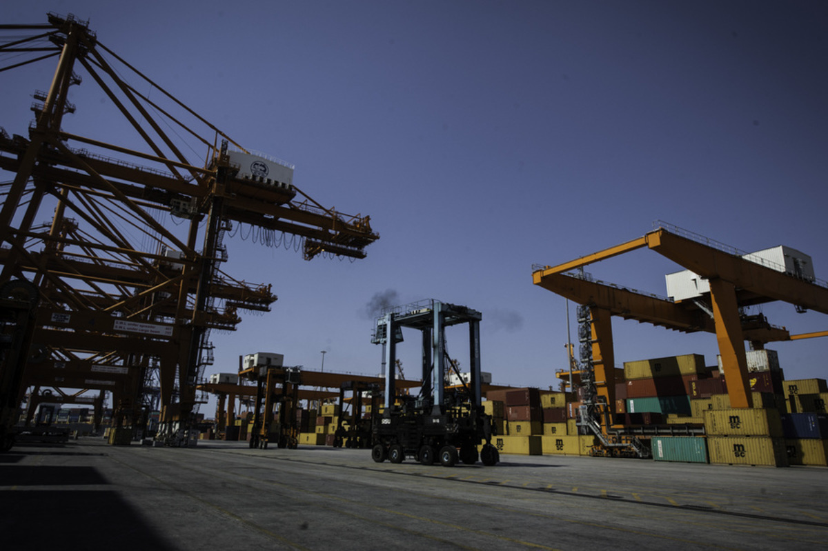 Πάρτι με… υπερτιμολογήσεις και πλαστά τιμολόγια στον ΟΛΠ