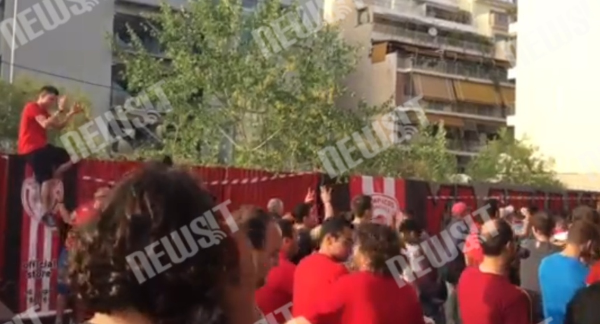 Φίλαθλοι Ολυμπιακού Καραϊσκάκη