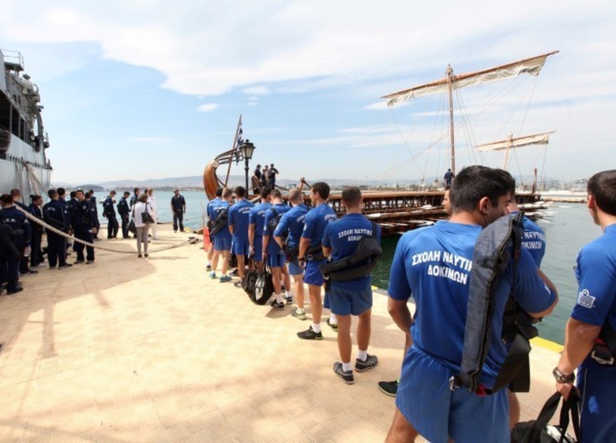Η Τριήρης ΟΛΥΜΠΙΑΣ με πλήρωμα μαθητές Στρατιωτικών Σχολών – Εντυπωσιακές Φωτογραφίες
