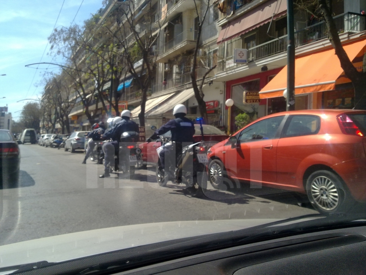 H ομάδα ΔΙΑΣ σε γειτονιά της Αθήνας ΦΩΤΟ NEWSIT