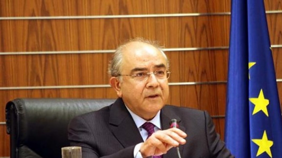 Ομήρου: Μείωσαν του μισθούς τους οι βουλευτές κατά 28%